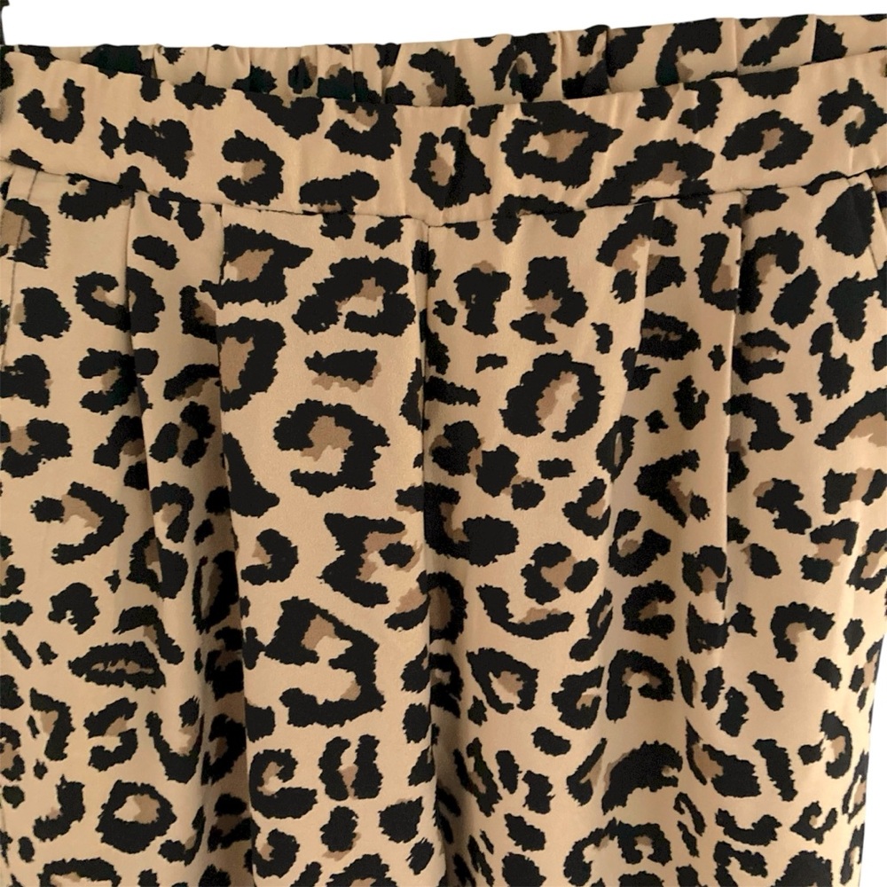 Ardene | Cropped Leopard Print Pants - Picture 4 of 7